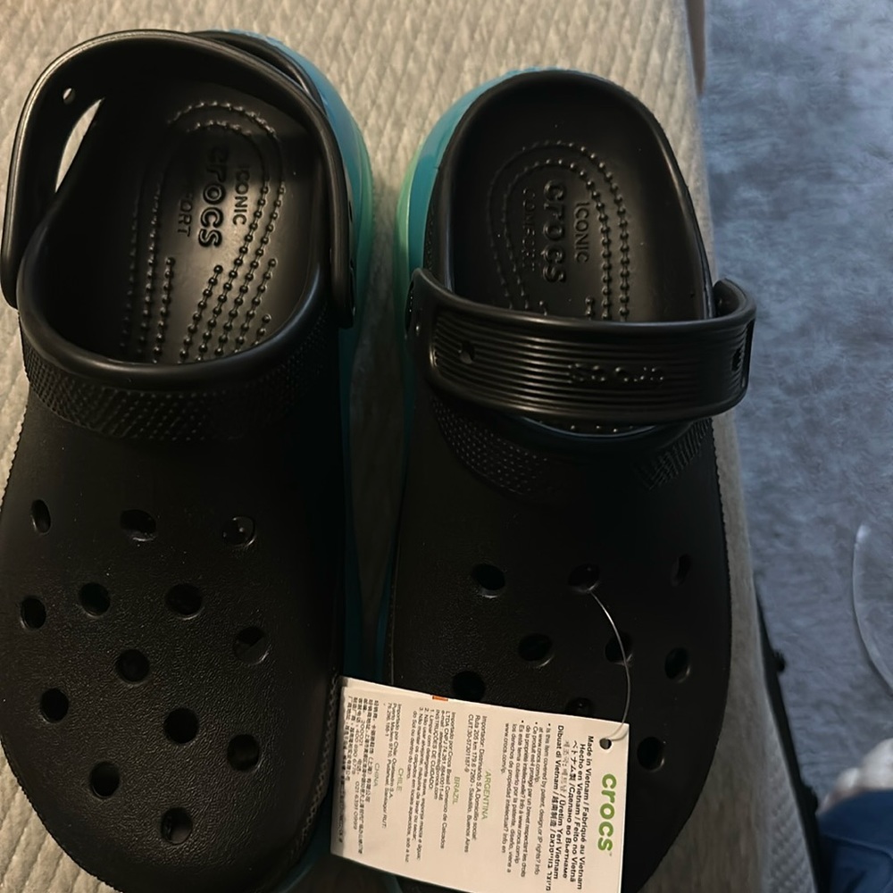 Brand new women’s crocs